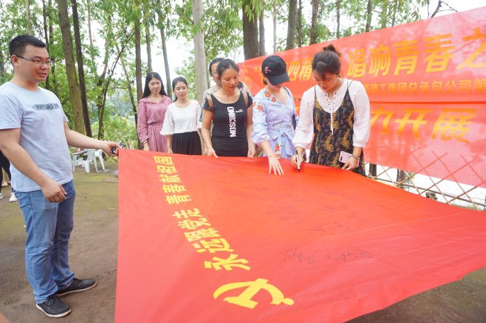 04署名运动现场.jpg