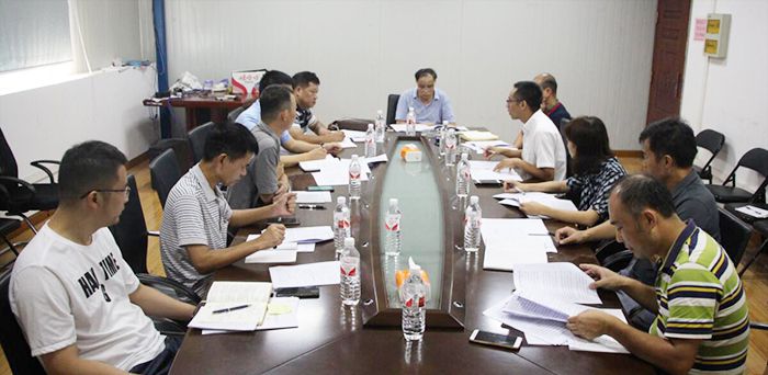 0822林平均听取项目司理汇报清欠事情希望。。。。。。。。谢锰摄影。。。。。。。。.jpg