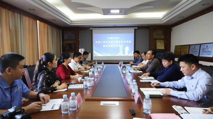 1.2座谈会现场。。。。。李立云 摄700.JPG
