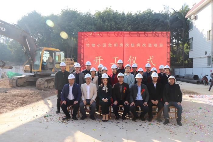 3.2仪式后合影。。。。。 杨俊峰 摄700.jpg