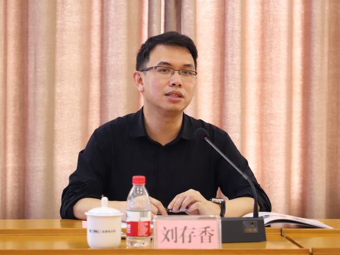 刘存香讲话。。。。。。。。李立云 摄.jpg