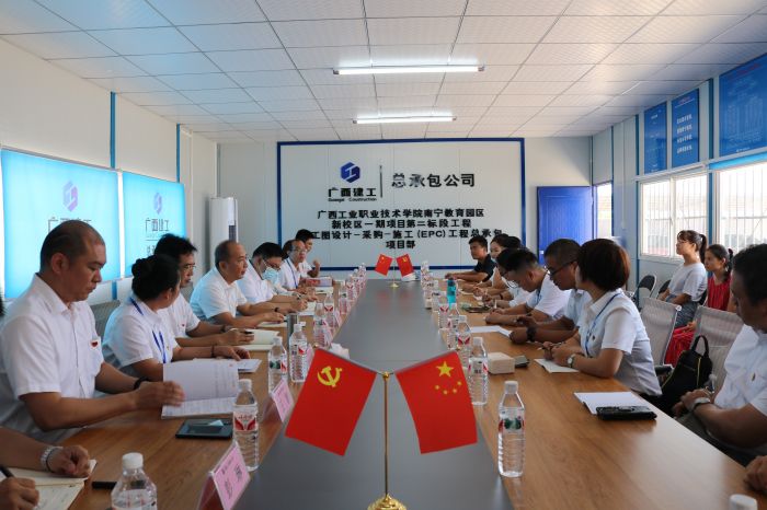 党课现场。。。。。。；；；；；；畦磋 摄.jpg