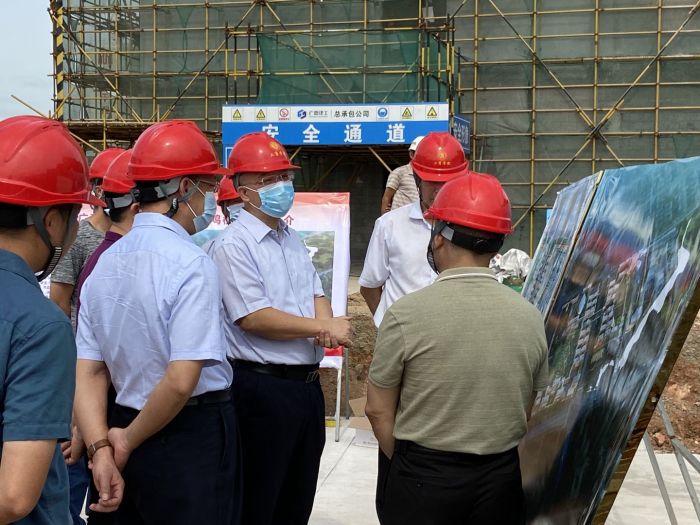 相识学院建设情形。。。。。。。。韦艳兰 摄.jpg