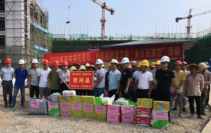 “送清凉”运动现场。。。。。。 梁武益 摄.jpg
