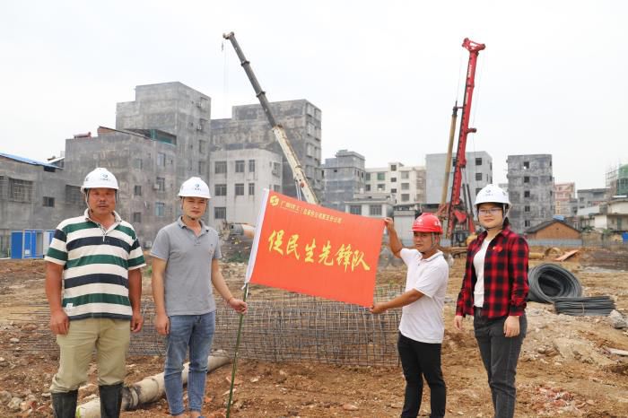 5.1授旗现场。。。。。侯健杰 摄 (2)700.JPG