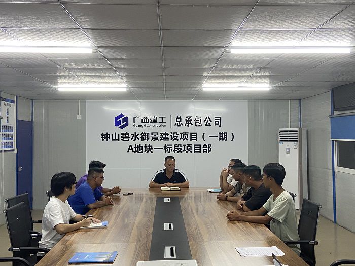 座谈会现场。。。。。。。韦秀丽 摄.jpg