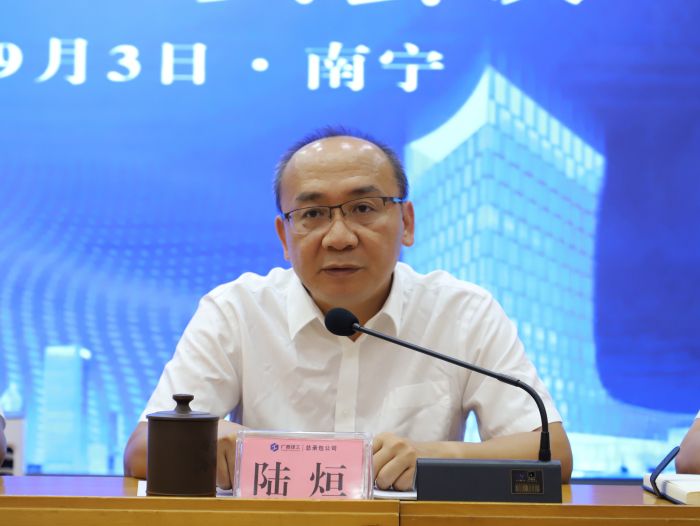 陆烜主持。。。。。。李立云 摄.jpg