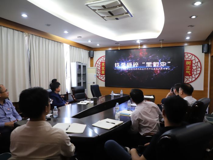 寓目警示教育片。。。。。韦文 摄.jpg