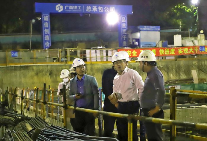 检查现场。。。。。。。。 郑诗宝摄.jpg