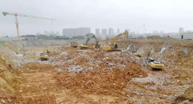 1图书馆土方开挖现场。。。。。莫光富 摄.jpg