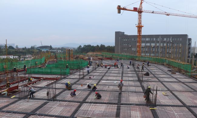 广西交通职业手艺学院四塘校区项目赶工现场。。。。。ㄐ尥迹.jpg