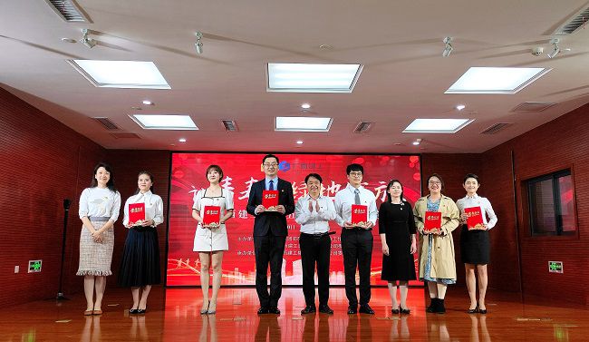 领奖现场。。。。。郑诗宝 摄（修图）.jpg