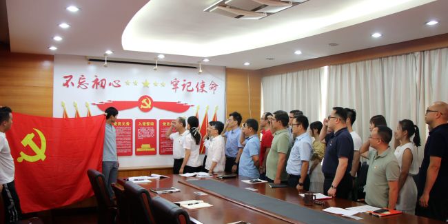 重温入党誓词。。。。。。王威海  摄.jpg