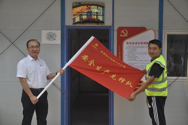 授旗现场。。。。。。。王瑾贞 摄（修图）.jpg