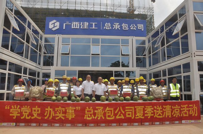 慰问运动合影。。。。。。。王瑾贞 摄（修图）.jpg