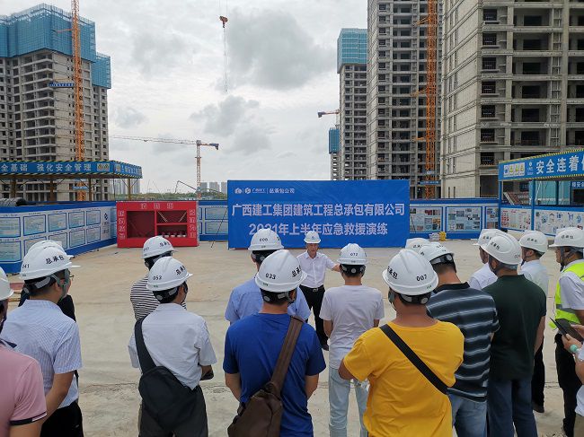 张强在演练前做指示。。。。。；；；；；票ι 摄（修图）.jpg