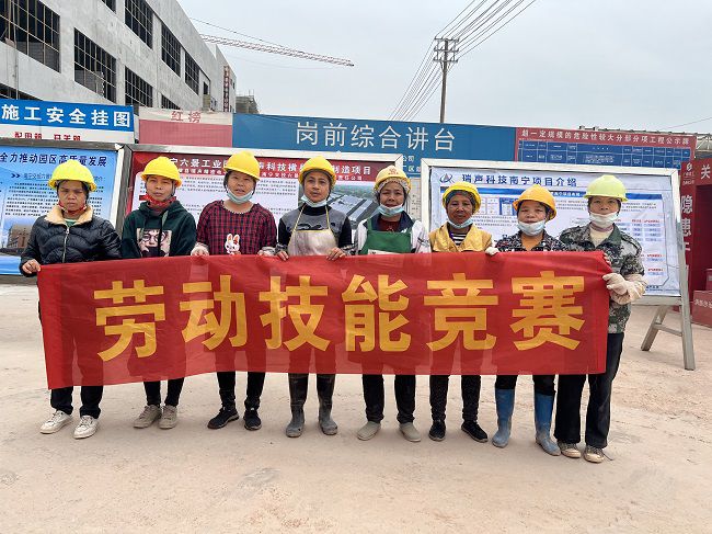 内脚手架班组合影。。。。。廖之锭 摄（修图）.jpg