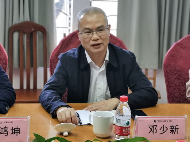 邓少新在三分公司调研。。。。。。梁红玉 摄（修图）.jpg