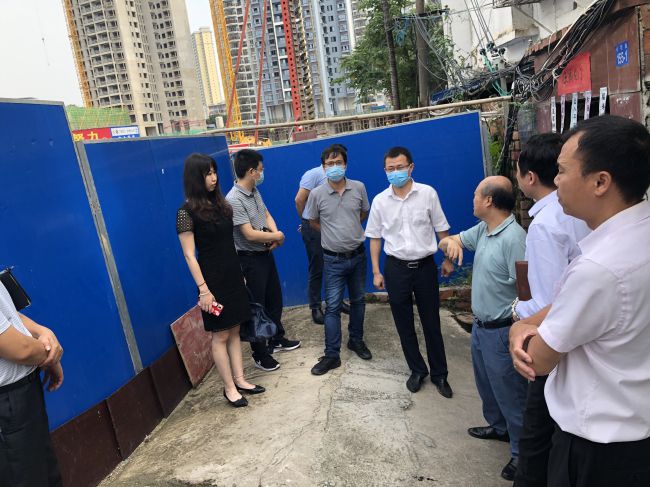 走访周边群众。。。。。。。。龚媚媚 摄（修图）.jpg