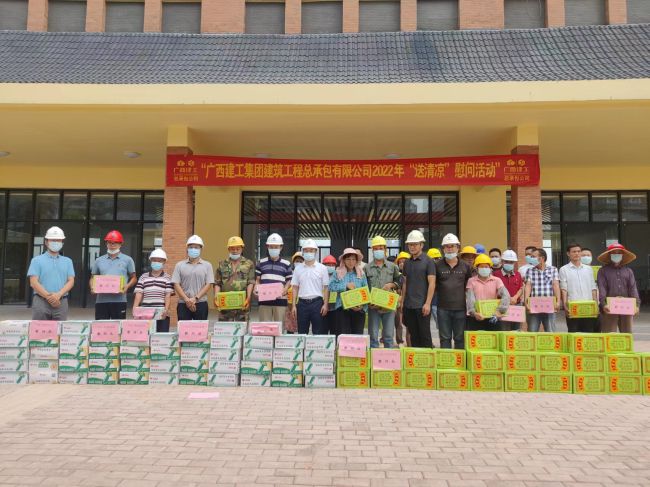 送清凉运动现场。。。。。。。。彭永彬 摄（修图）.jpg