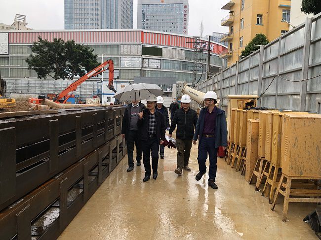 检查现场。。。。。。。罗成 摄（修图）.jpg