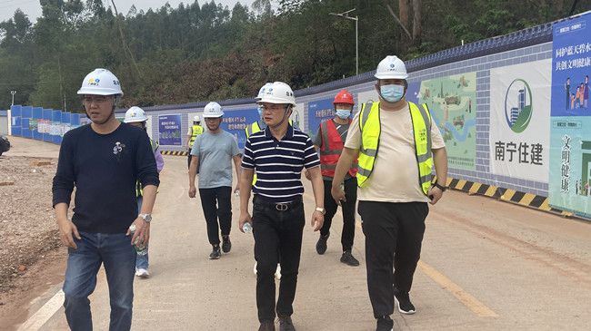 邓少新深入施工现场检查指导。。。。。陆勤摄（修图）.jpg