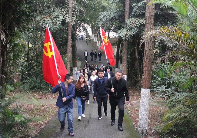 徒步走。。。。。。。。张钊林 摄（修图）.jpg