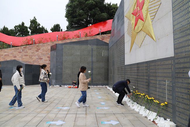 献花。。。。。。。。张钊林  摄（修图） (2).jpg