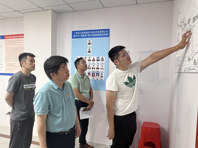 检查现。。。。。。ㄐ尥迹。。。。。。卢丽君摄.JPG