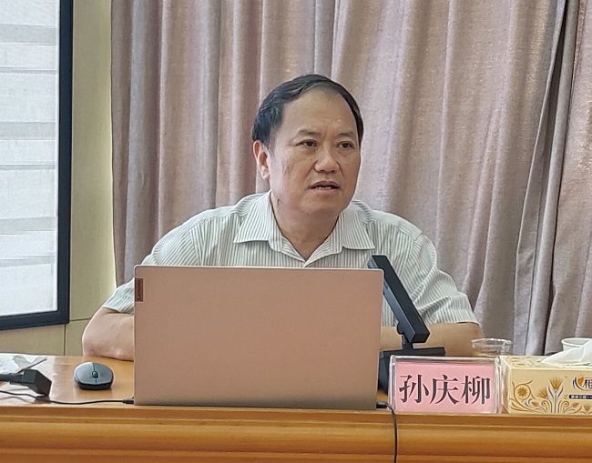 孙庆柳在授课。。。。。；；；；；；票ι 摄（修图）.jpg