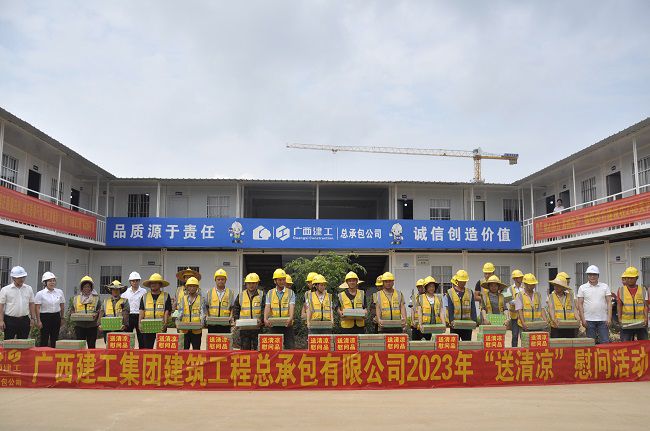 “送清凉”慰问运动合影。。。。。。。。王瑾贞 摄（修图）.jpg