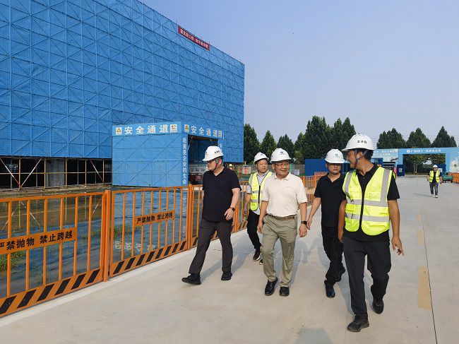 检查现场。。。。。。杨醒晨 摄（修图）.jpg