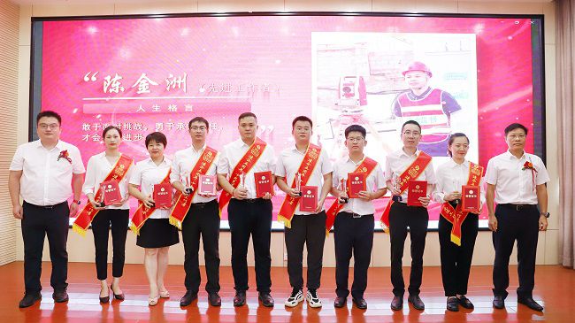 先进事情者颁奖合影。。。。。杨钰 摄（修图）.jpg