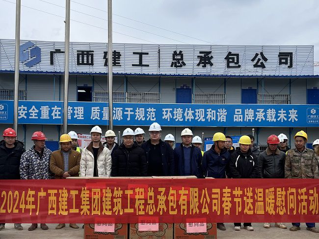 慰问运动合影。。。。。。。李伟燕 摄（修图）.jpg